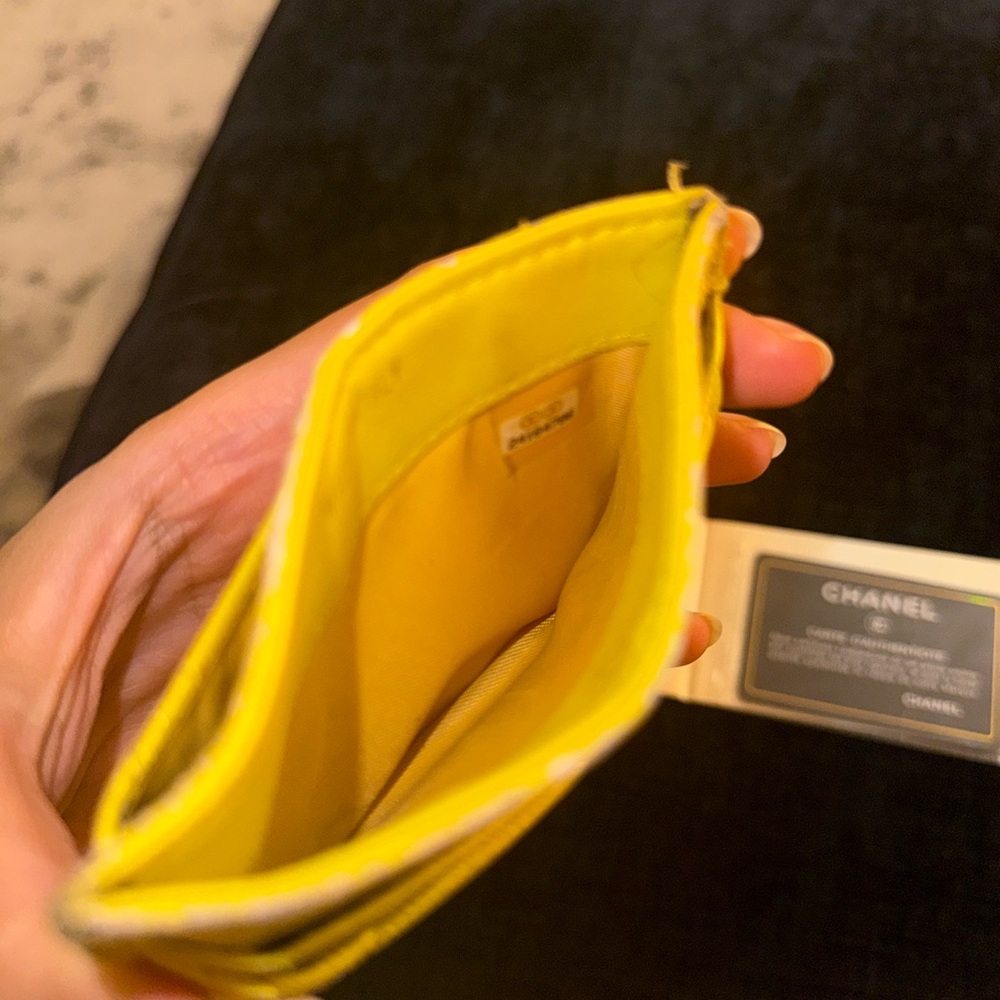 CHANEL Yellow Lambskin Cardholder - Picture 5 of 7